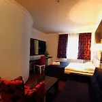 La Piano Hotell 4*