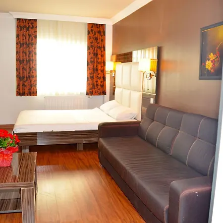 Hotel La Piano 2*