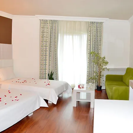 Hotel La Piano 2*