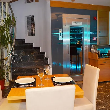 La Piano Hotel 2*