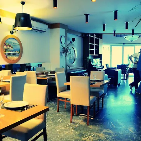 Hotel La Piano 2*
